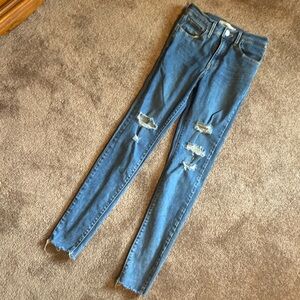 Levi’s 720 High Rise Super Skinny Distressed Denim Frayed Jeans Women's Size 27